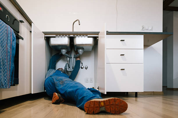 Professional Leak Detection technician working in Southgate, FL